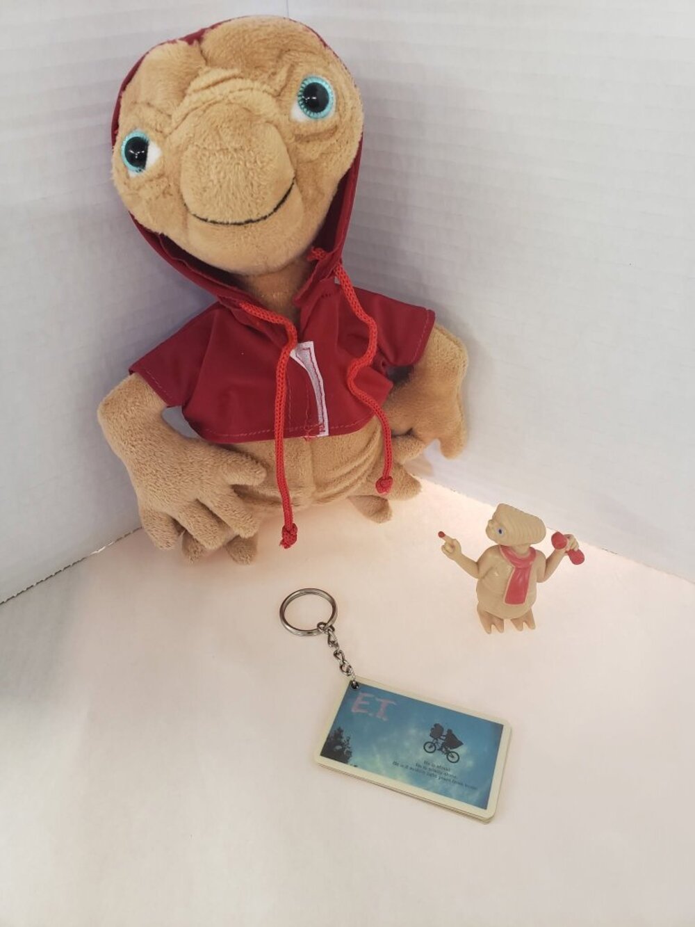 vintage E.T. Lot newer plush in red hoody 1980s movie Keychain & rubber figure